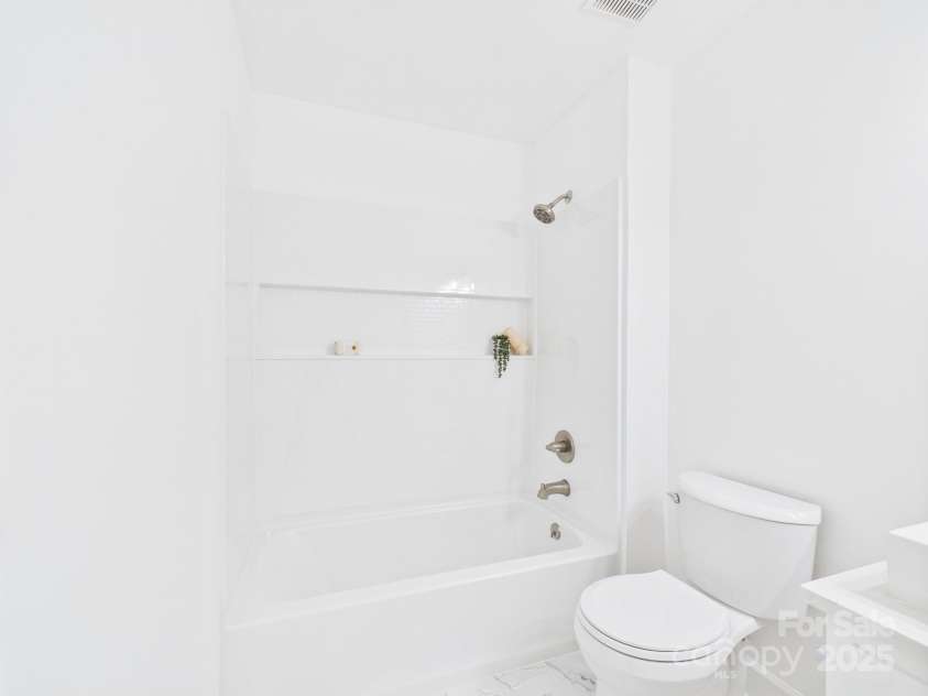 4905 Chestnut Lake Drive, Charlotte, NC 28227.  MLS# CAR4263898, YatesRealty ID 22556. Secondary bathroom