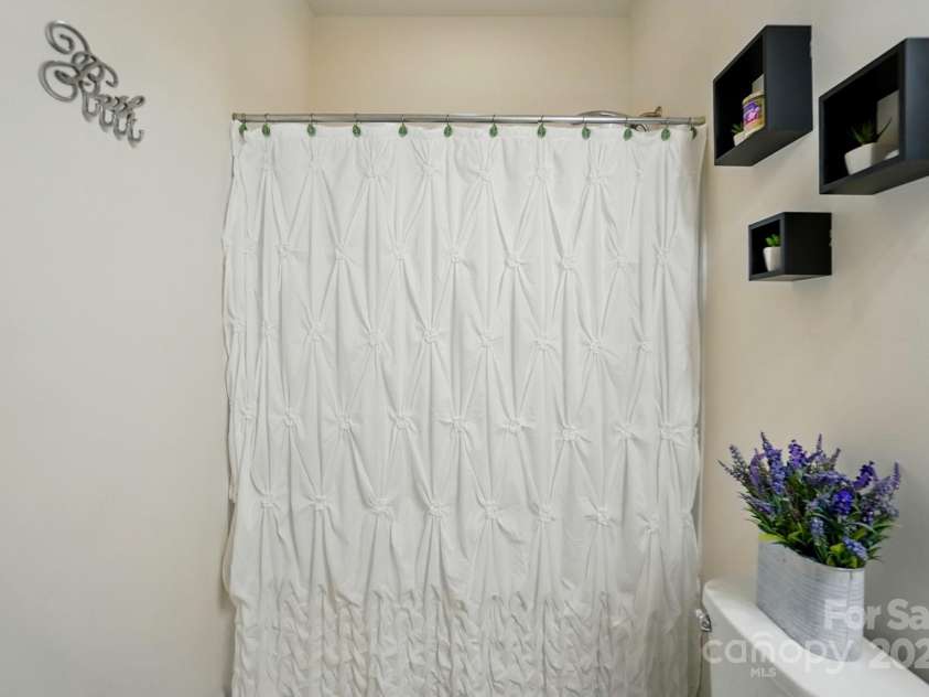 16213 Kelby Cove, Charlotte, NC 28278.  MLS# CAR4265174, YatesRealty ID 22558. 