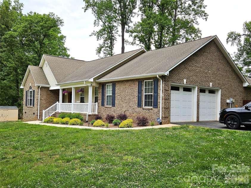 111 Old Hickory Drive, Morganton, NC 28655.  MLS# CAR4376856, YatesRealty ID 22559. 
