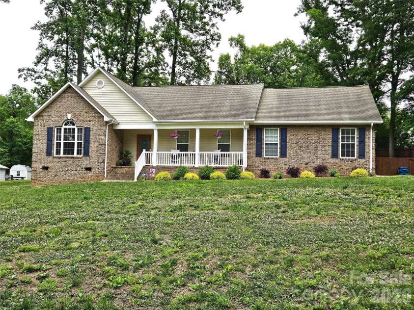 111 Old Hickory Drive, Morganton, NC 28655.  MLS# CAR4376856, YatesRealty ID 22559. 