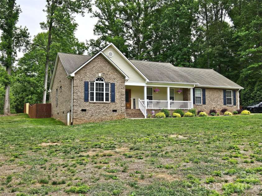 111 Old Hickory Drive, Morganton, NC 28655.  MLS# CAR4376856, YatesRealty ID 22559. 