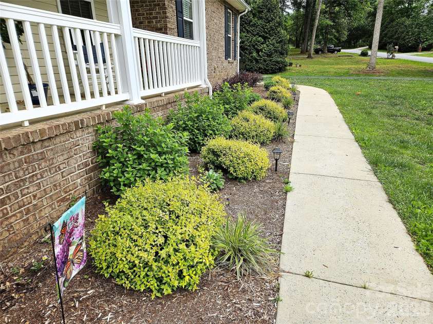 111 Old Hickory Drive, Morganton, NC 28655.  MLS# CAR4376856, YatesRealty ID 22559. 