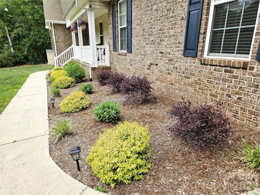 111 Old Hickory Drive, Morganton, NC 28655.  MLS# CAR4376856, YatesRealty ID 22559. 