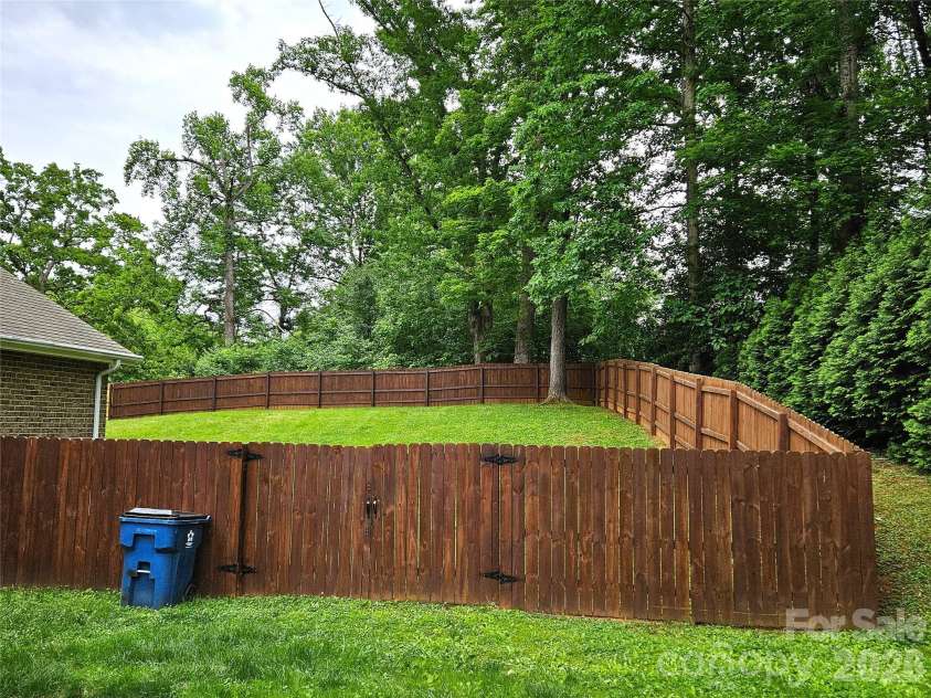 111 Old Hickory Drive, Morganton, NC 28655.  MLS# CAR4376856, YatesRealty ID 22559. 