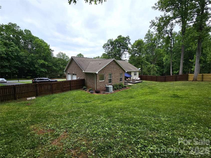 111 Old Hickory Drive, Morganton, NC 28655.  MLS# CAR4376856, YatesRealty ID 22559. 