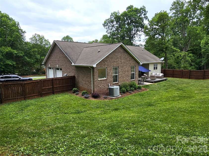 111 Old Hickory Drive, Morganton, NC 28655.  MLS# CAR4376856, YatesRealty ID 22559. 