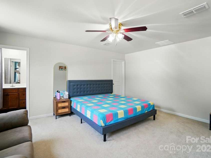 4439 Wild Ridge Drive, Charlotte, NC 28215.  MLS# CAR4251048, YatesRealty ID 22559. 