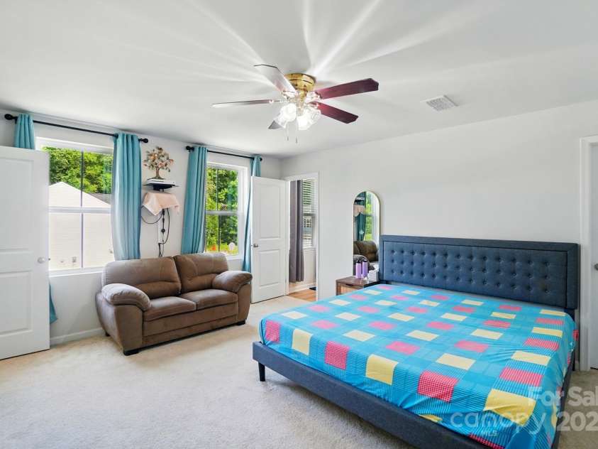 4439 Wild Ridge Drive, Charlotte, NC 28215.  MLS# CAR4251048, YatesRealty ID 22559. 