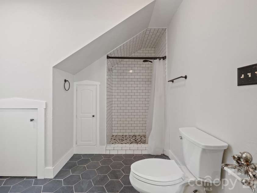 1223 Creekside Drive, Conover, NC 28613.  MLS# CAR4337050, YatesRealty ID 2256. 