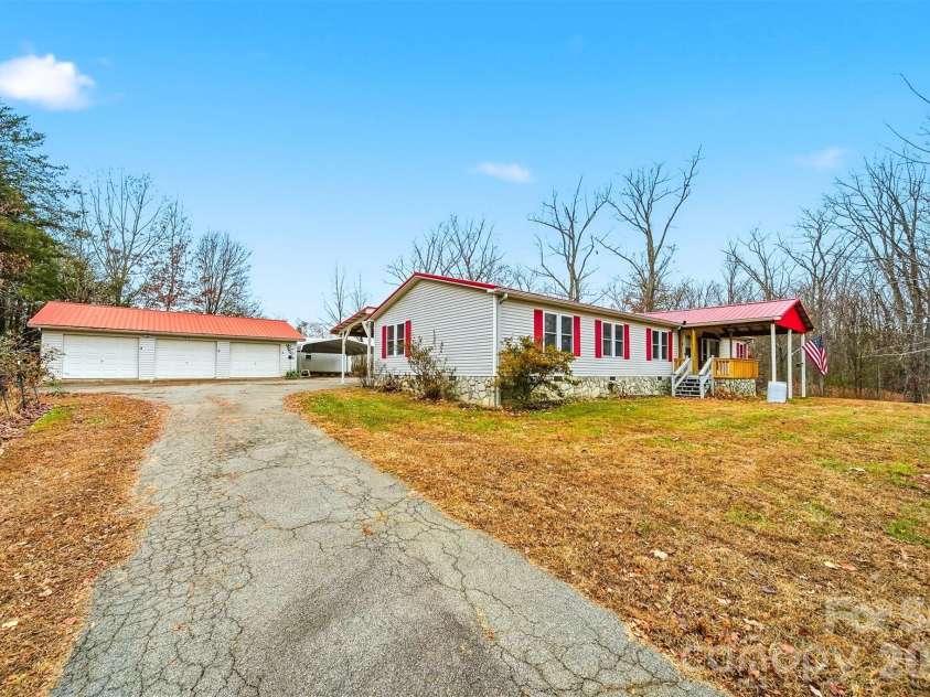 4915 Quartz Ridge Drive, Maiden, NC 28650.  MLS# CAR4328743, YatesRealty ID 2256. 