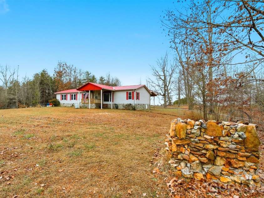 4915 Quartz Ridge Drive, Maiden, NC 28650.  MLS# CAR4328743, YatesRealty ID 2256. 