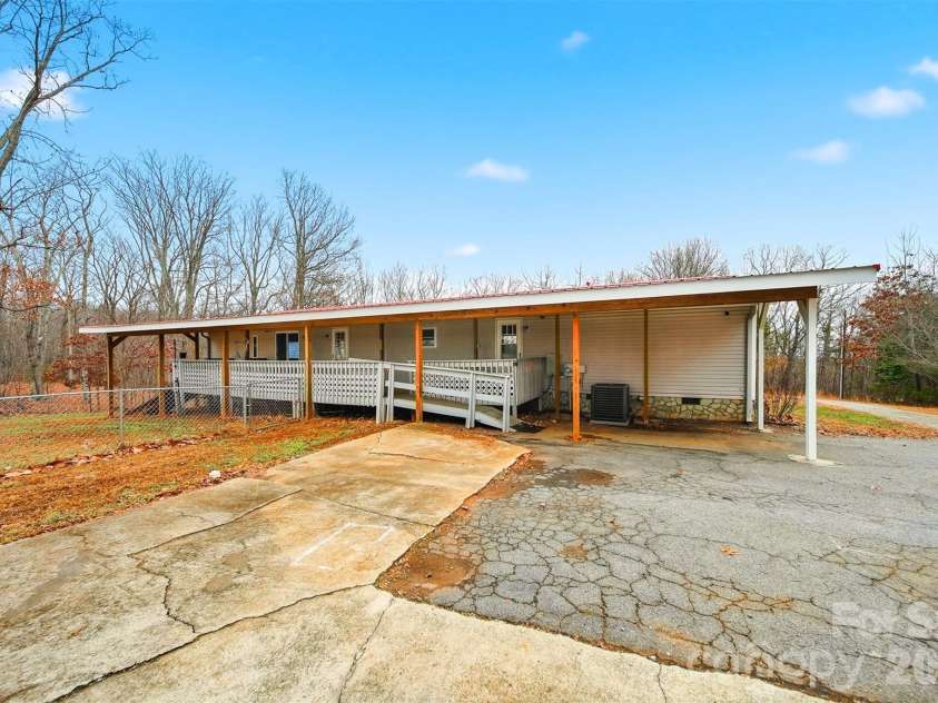 4915 Quartz Ridge Drive, Maiden, NC 28650.  MLS# CAR4328743, YatesRealty ID 2256. 