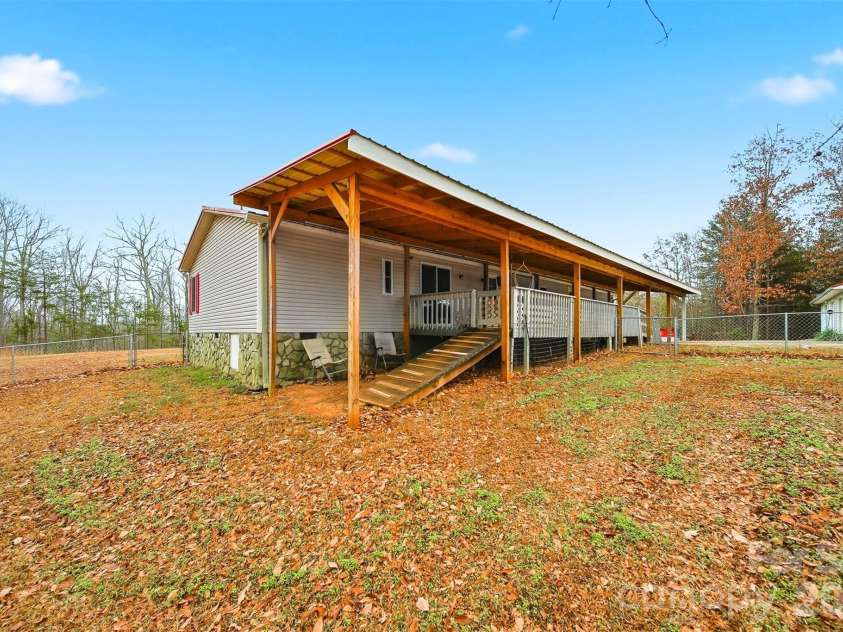 4915 Quartz Ridge Drive, Maiden, NC 28650.  MLS# CAR4328743, YatesRealty ID 2256. 