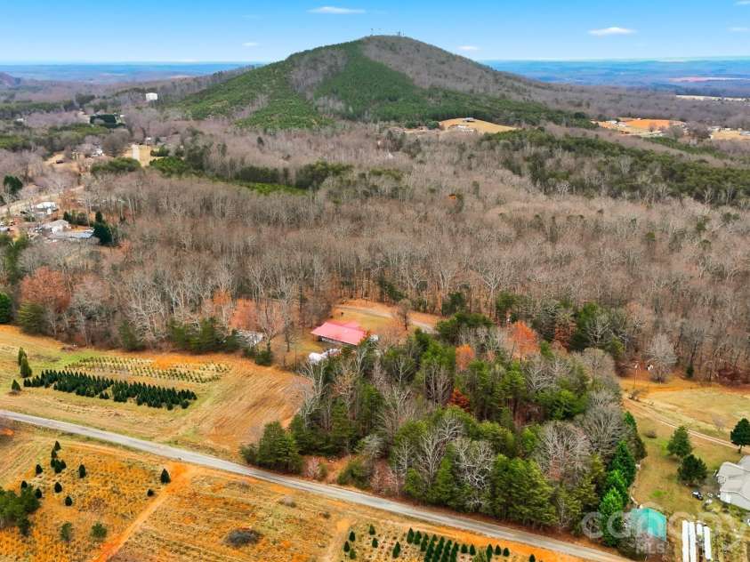 4915 Quartz Ridge Drive, Maiden, NC 28650.  MLS# CAR4328743, YatesRealty ID 2256. 