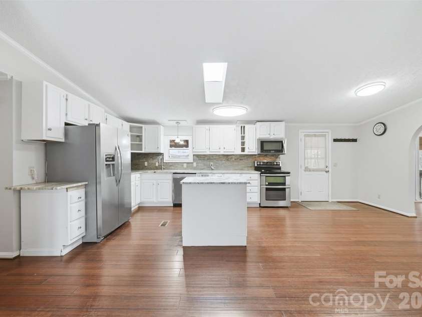 4915 Quartz Ridge Drive, Maiden, NC 28650.  MLS# CAR4328743, YatesRealty ID 2256. Kitchen