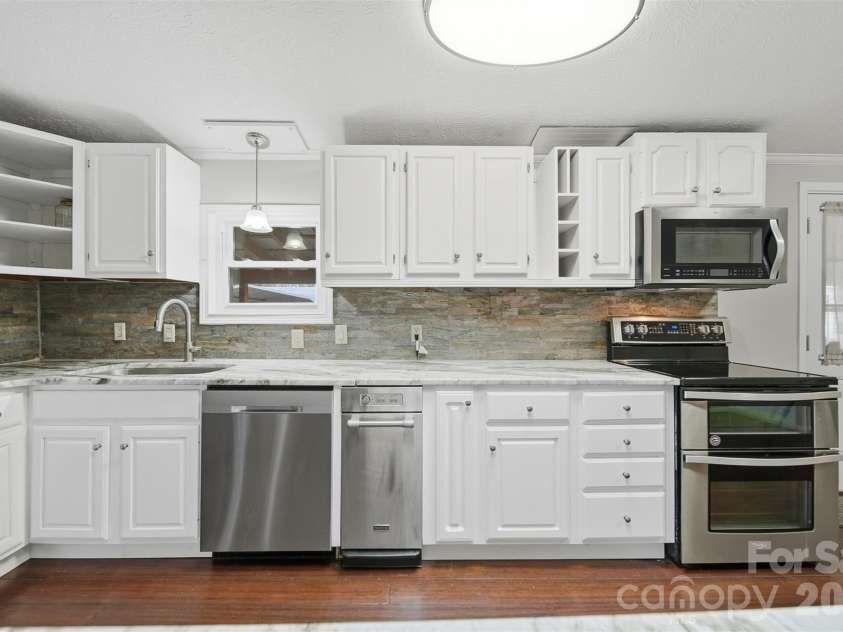 4915 Quartz Ridge Drive, Maiden, NC 28650.  MLS# CAR4328743, YatesRealty ID 2256. Kitchen