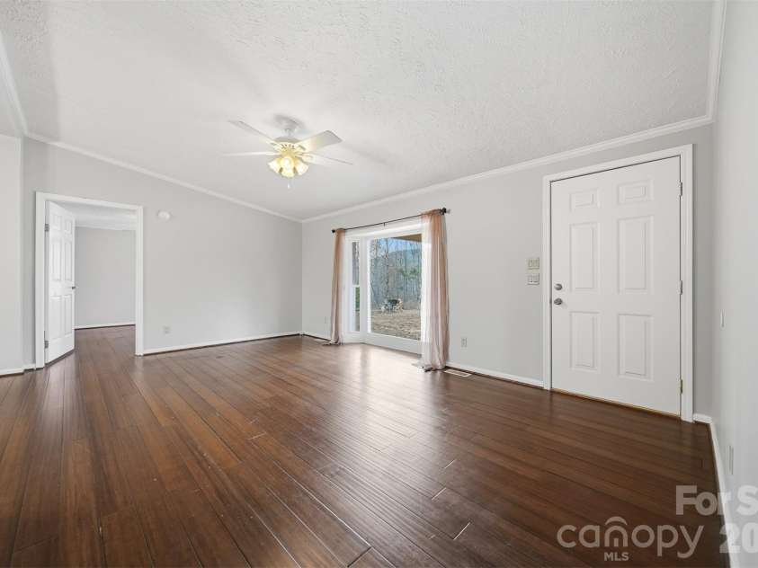 4915 Quartz Ridge Drive, Maiden, NC 28650.  MLS# CAR4328743, YatesRealty ID 2256. Living Room