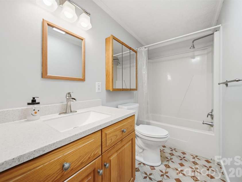 4915 Quartz Ridge Drive, Maiden, NC 28650.  MLS# CAR4328743, YatesRealty ID 2256. Main Bathroom