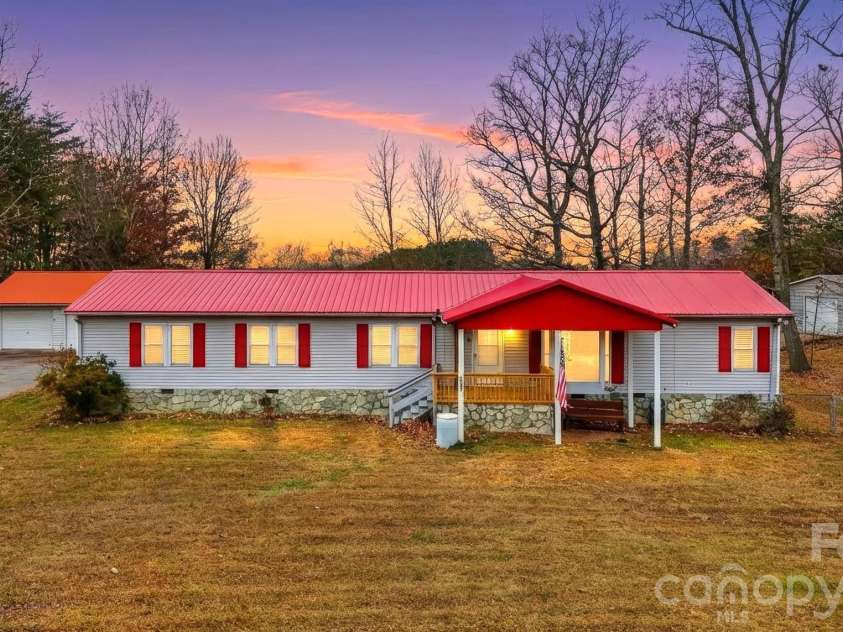 4915 Quartz Ridge Drive, Maiden, NC 28650.  MLS# CAR4328743, YatesRealty ID 2256. Main Property