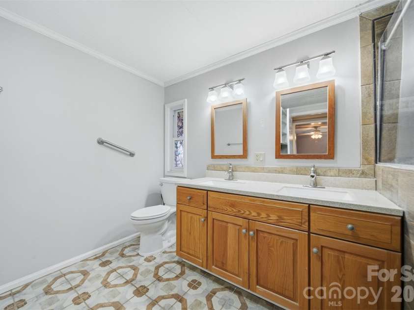 4915 Quartz Ridge Drive, Maiden, NC 28650.  MLS# CAR4328743, YatesRealty ID 2256. Primary Bathroom