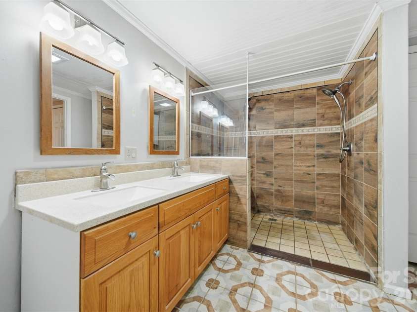 4915 Quartz Ridge Drive, Maiden, NC 28650.  MLS# CAR4328743, YatesRealty ID 2256. Primary Bathroom