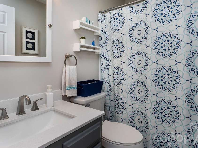 19823 Henderson Road, Cornelius, NC 28031.  MLS# CAR4374380, YatesRealty ID 22560. 2nd full bath...