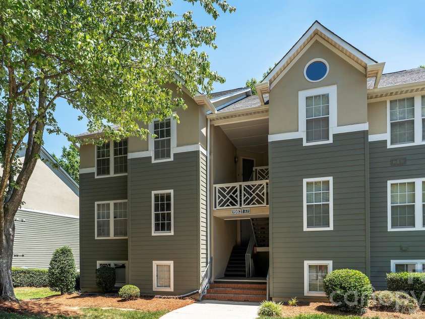 19823 Henderson Road, Cornelius, NC 28031.  MLS# CAR4374380, YatesRealty ID 22560. Welcome home...