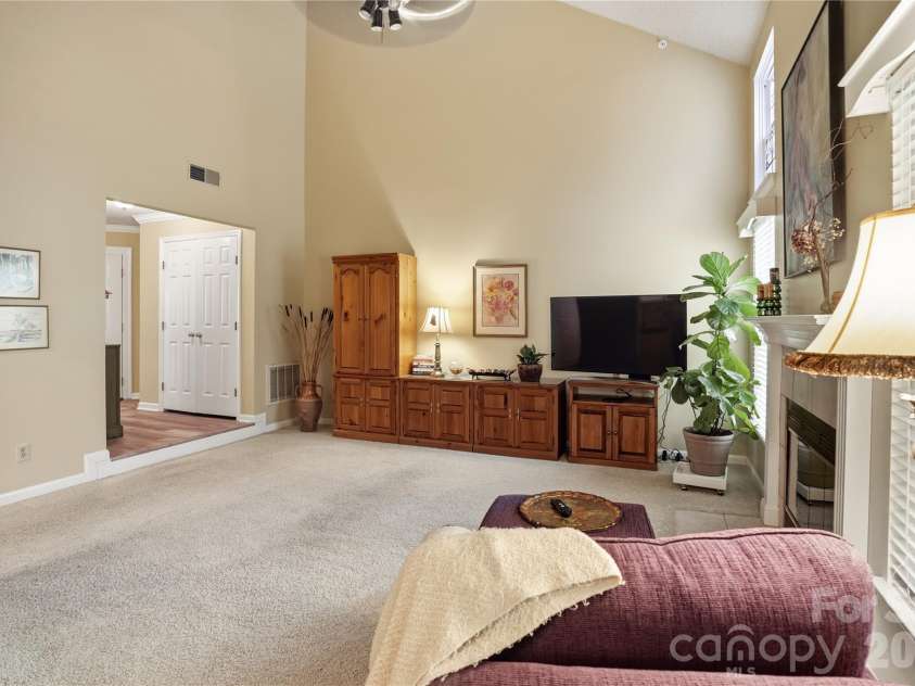 19823 Henderson Road, Cornelius, NC 28031.  MLS# CAR4377209, YatesRealty ID 22560. 