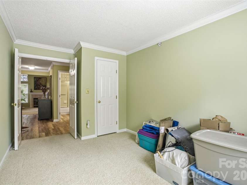 19823 Henderson Road, Cornelius, NC 28031.  MLS# CAR4377209, YatesRealty ID 22560. 
