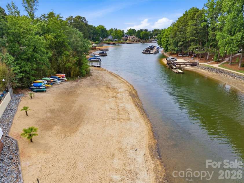 19823 Henderson Road, Cornelius, NC 28031.  MLS# CAR4377209, YatesRealty ID 22560. 
