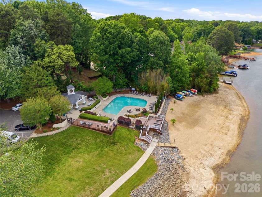 19823 Henderson Road, Cornelius, NC 28031.  MLS# CAR4377209, YatesRealty ID 22560. 