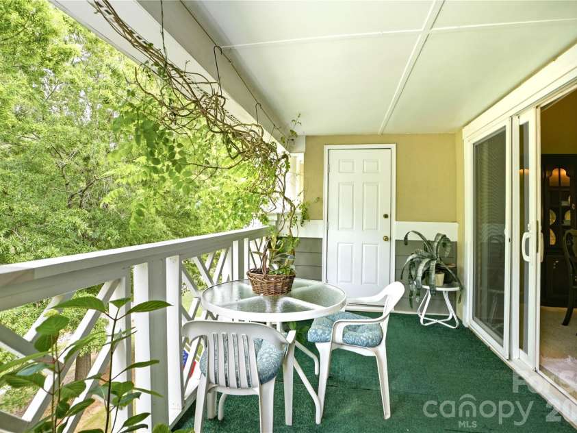 19823 Henderson Road, Cornelius, NC 28031.  MLS# CAR4377209, YatesRealty ID 22560. 