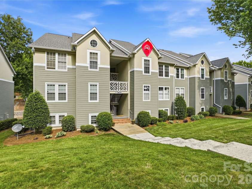 19823 Henderson Road, Cornelius, NC 28031.  MLS# CAR4377209, YatesRealty ID 22560. 
