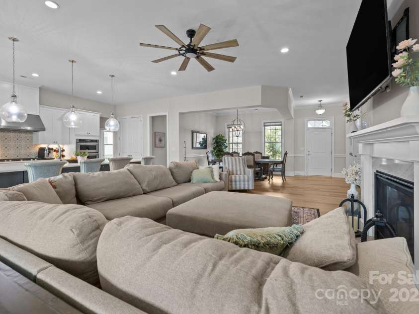 82120 Standing Oak Drive, Charlotte, NC 28278.  MLS# CAR4269011, YatesRealty ID 22560. 