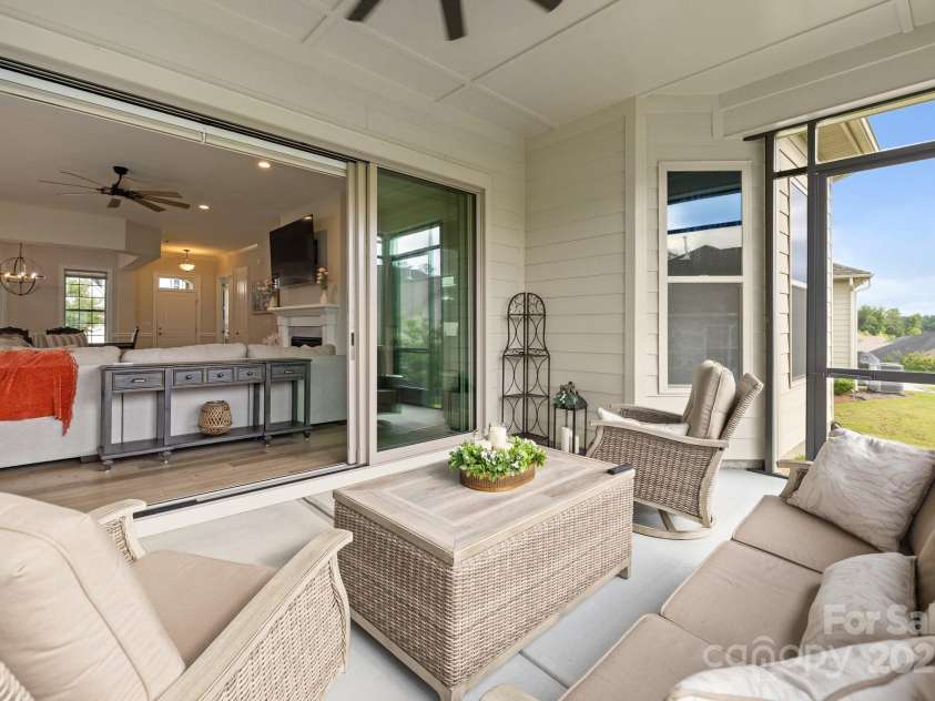 82120 Standing Oak Drive, Charlotte, NC 28278.  MLS# CAR4269011, YatesRealty ID 22560. 