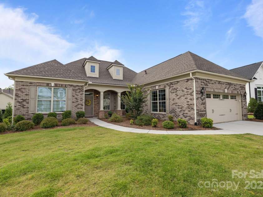 82120 Standing Oak Drive, Charlotte, NC 28278.  MLS# CAR4269011, YatesRealty ID 22560. 