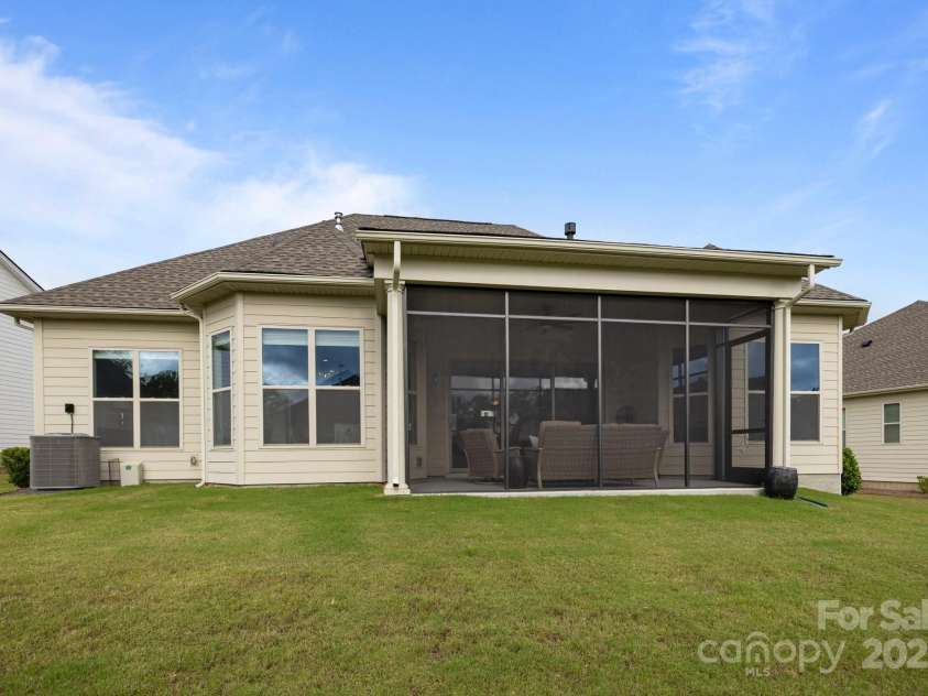 82120 Standing Oak Drive, Charlotte, NC 28278.  MLS# CAR4269011, YatesRealty ID 22560. 