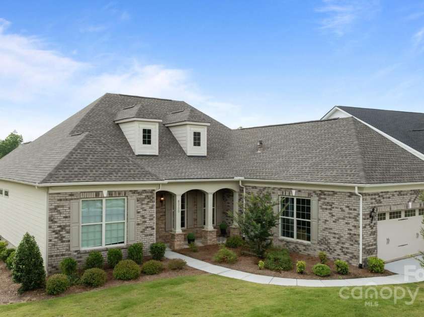 82120 Standing Oak Drive, Charlotte, NC 28278.  MLS# CAR4269011, YatesRealty ID 22560. 