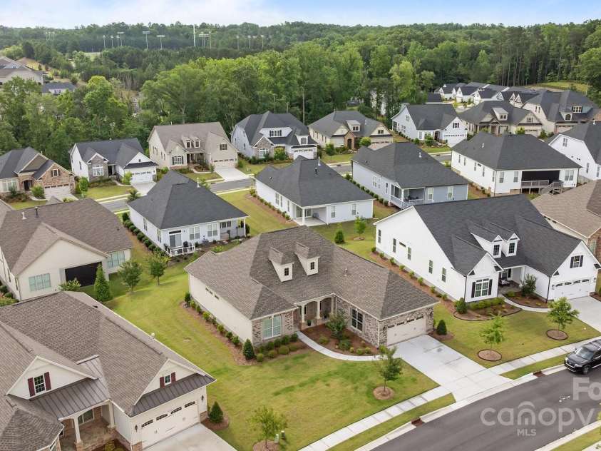 82120 Standing Oak Drive, Charlotte, NC 28278.  MLS# CAR4269011, YatesRealty ID 22560. 
