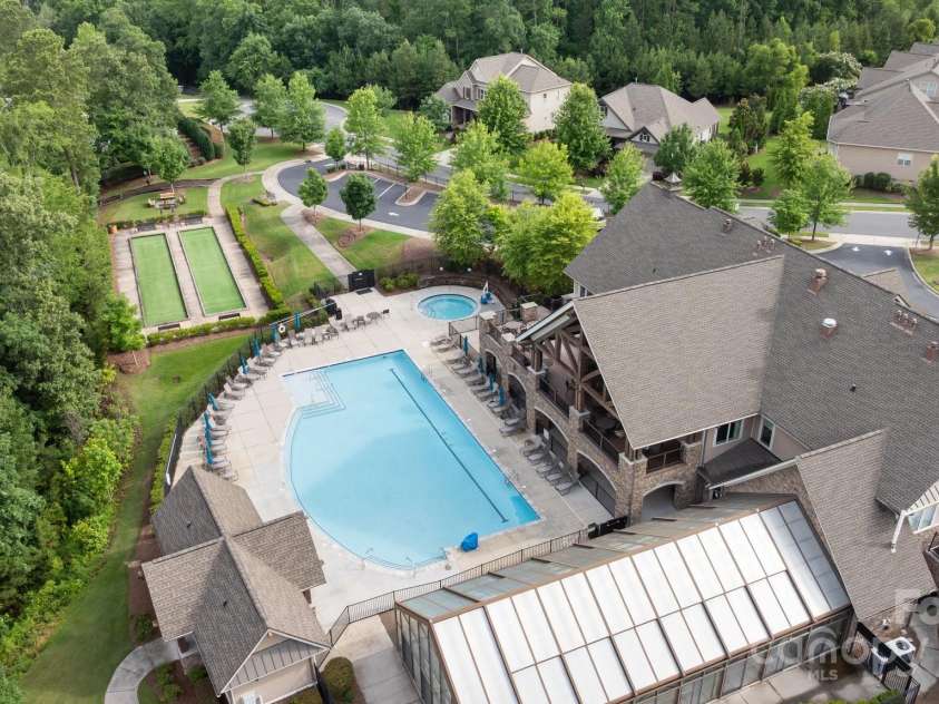 82120 Standing Oak Drive, Charlotte, NC 28278.  MLS# CAR4269011, YatesRealty ID 22560. 