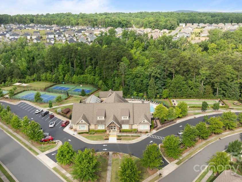 82120 Standing Oak Drive, Charlotte, NC 28278.  MLS# CAR4269011, YatesRealty ID 22560. 