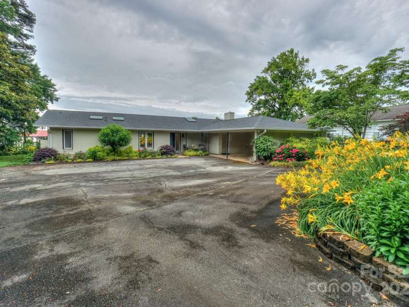 7945 Placid Court, Denver, NC 28037.  MLS# CAR4269290, YatesRealty ID 22561. Circular driveway gives ample room for parking