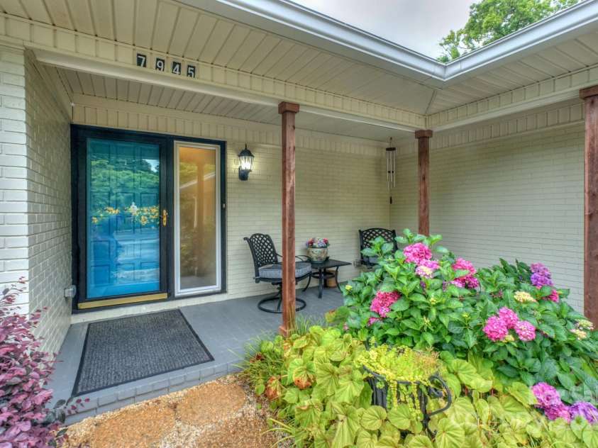 7945 Placid Court, Denver, NC 28037.  MLS# CAR4269290, YatesRealty ID 22561. Enter your new lake home featuring so many wonderful upgrades.  Its a MUST SEE!