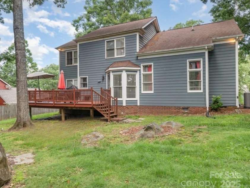 2133 Highland View Lane, Charlotte, NC 28214.  MLS# CAR4271849, YatesRealty ID 22562. 