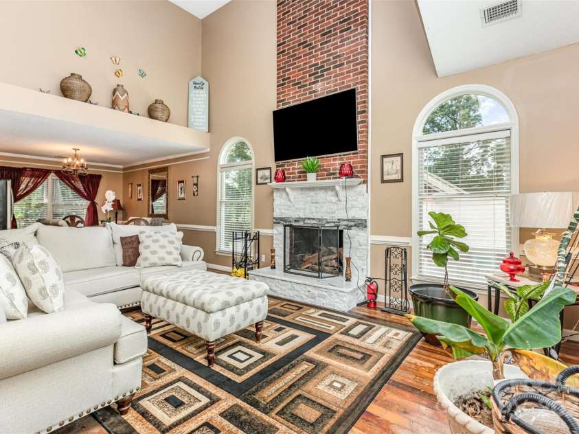 2133 Highland View Lane, Charlotte, NC 28214.  MLS# CAR4271849, YatesRealty ID 22562. Fire place on main floor