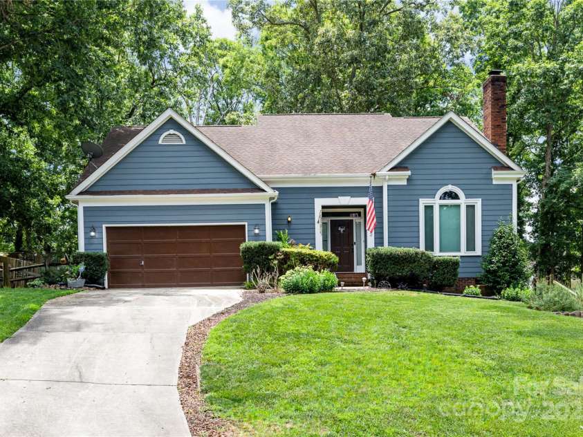 2133 Highland View Lane, Charlotte, NC 28214.  MLS# CAR4271849, YatesRealty ID 22562. Front
