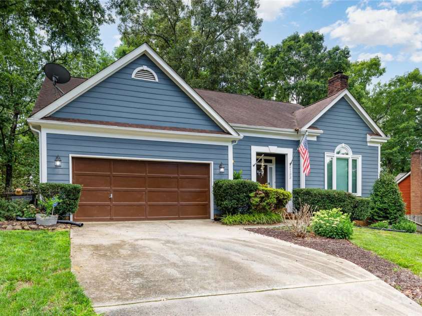 2133 Highland View Lane, Charlotte, NC 28214.  MLS# CAR4271849, YatesRealty ID 22562. Front/side view