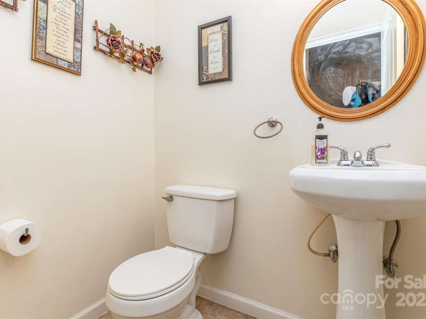 2133 Highland View Lane, Charlotte, NC 28214.  MLS# CAR4271849, YatesRealty ID 22562. Half bathroom on main