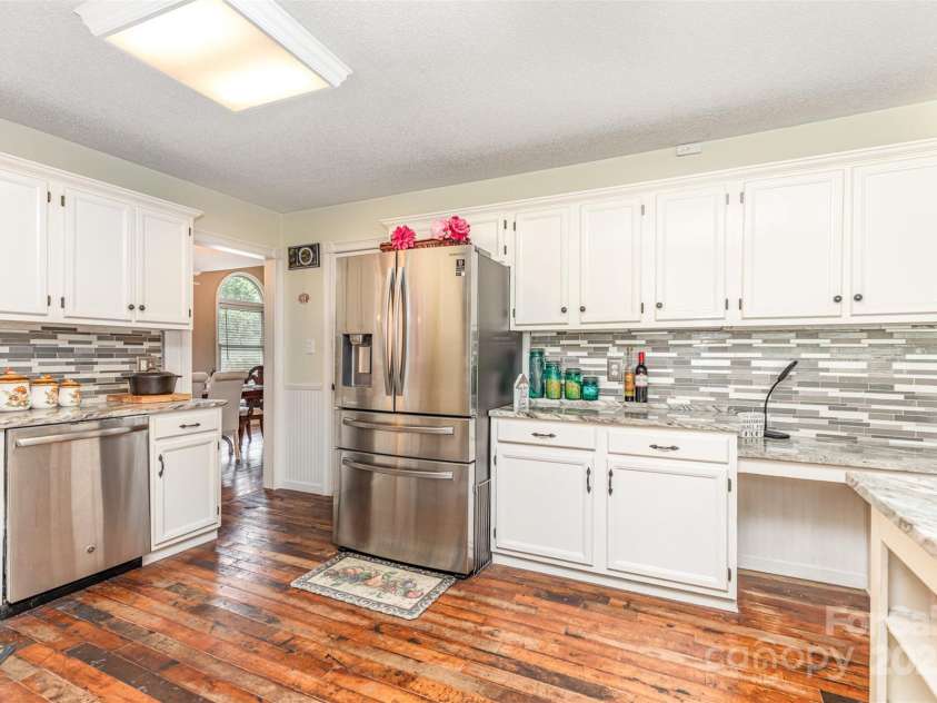 2133 Highland View Lane, Charlotte, NC 28214.  MLS# CAR4271849, YatesRealty ID 22562. Kitchen open to dining room
