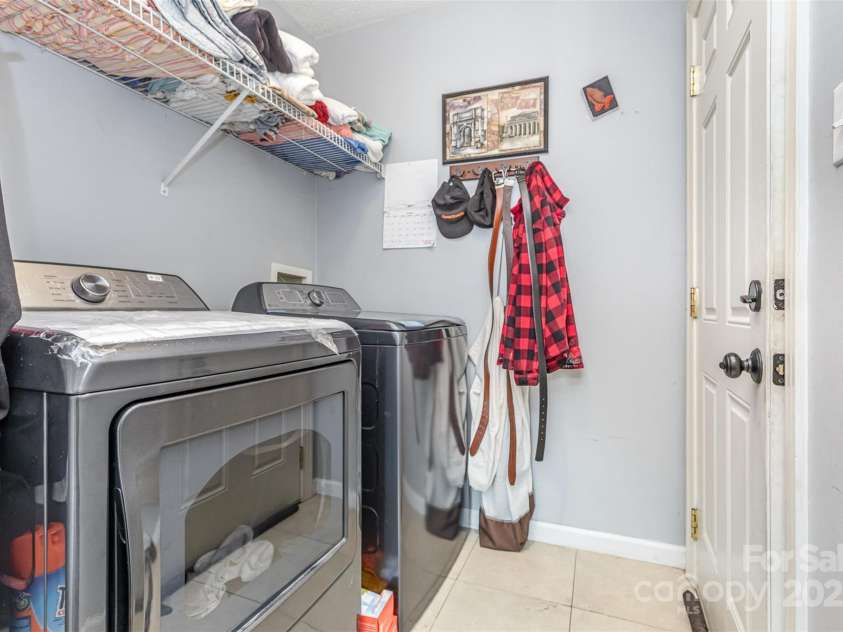 2133 Highland View Lane, Charlotte, NC 28214.  MLS# CAR4271849, YatesRealty ID 22562. Laundry located downstairs